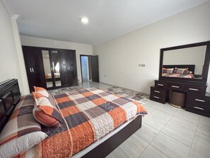 3 bedrooms, desk, iron/ironing board, WiFi