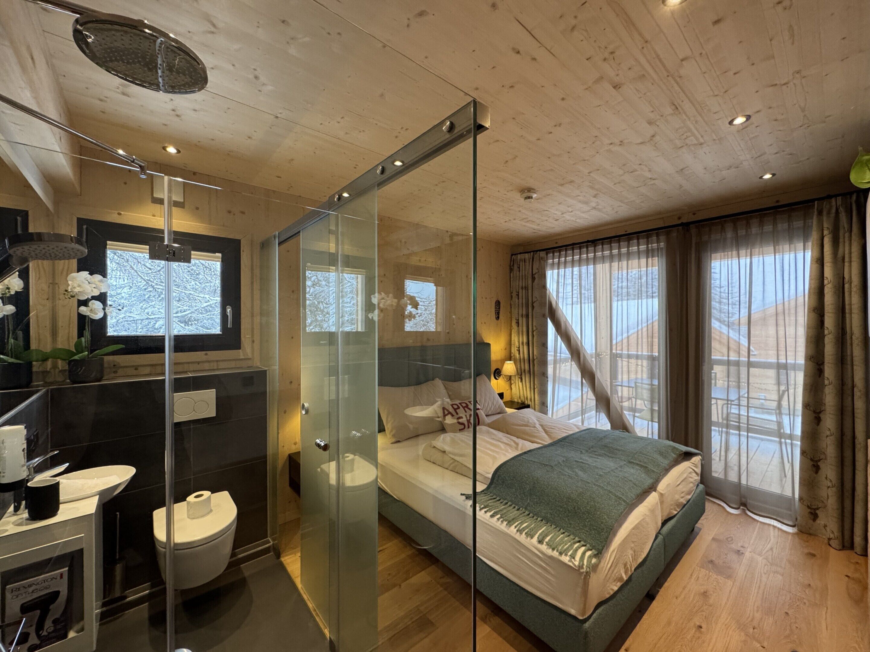 4 bedrooms, bed sheets