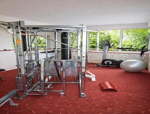 House | Fitness facility - Luxury Garden Villa 50m From the Beach (Sutivan)