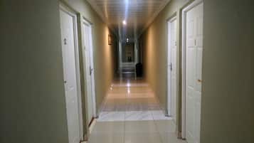 Deluxe Double or Twin Room, Mountain View | Interior