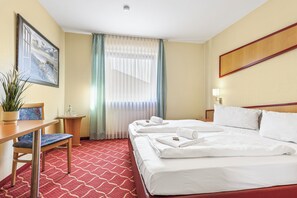 1 dormitorio, tabla de planchar con plancha, wifi y ropa de cama