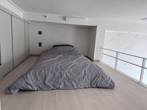 1 slaapkamer, een strijkplank/strijkijzer, gratis wifi, beddengoed