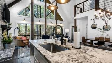 المنشأة من الداخل