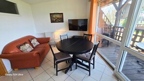 Apartment | Living room - Mobile Home im Ferienpark mit Seezugang (Dabel)