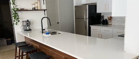 Four Ă micro-ondes, un four, surface de cuisson, lave-vaisselle