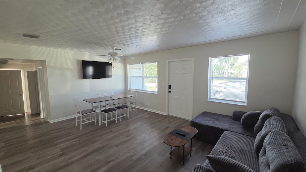 Pompano Beach House Retreat - Pompano Beach, FL