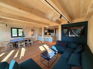 Chalet | Living area - Deluxe Chalet With Sauna & hot tub (Stadl-Predlitz)