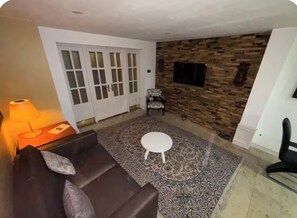 Living area - Peaceful and Centrally-Located Coach House (Birmingham)