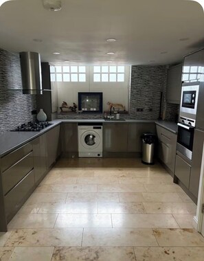 Private kitchen - Peaceful and Centrally-Located Coach House (Birmingham)