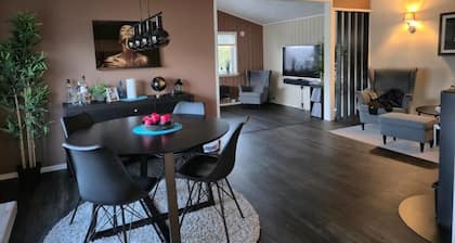 Moderne perle på Myre med boblebad og fjellutsikt