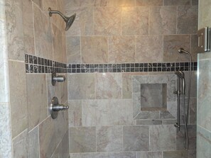 Hair dryer, towels, soap, toilet paper - 3br/3ba 5 Bed Spacious Home With 8 Seat Hot Tub (Atlanta)