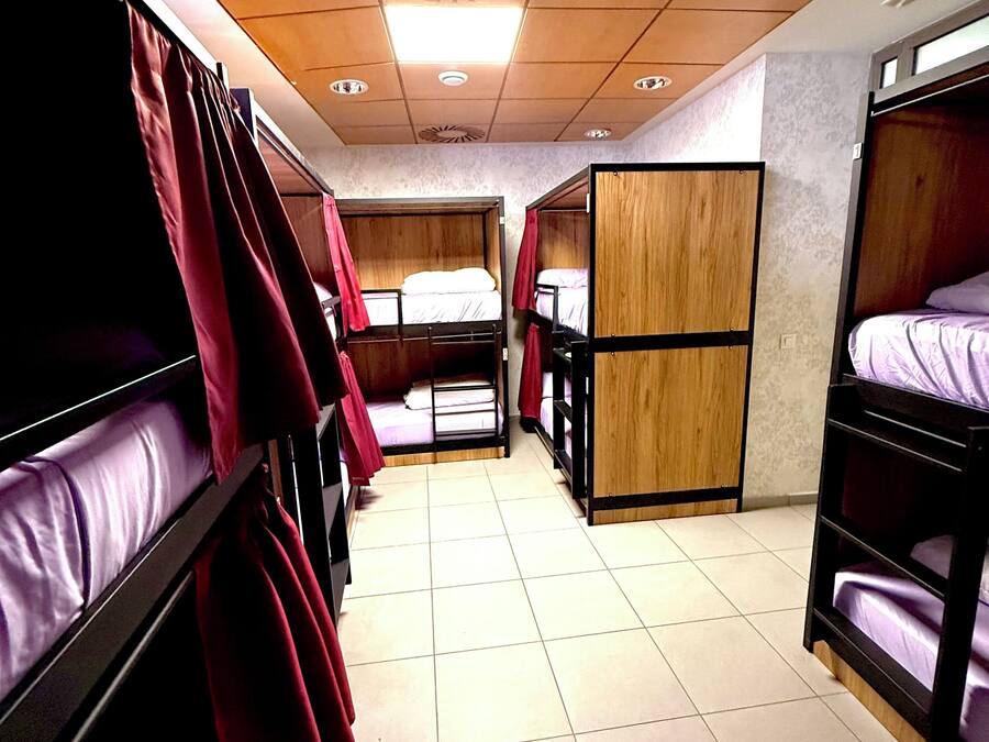 Dormitorio compartido estándar | Sábanas de algodón egipcio y ropa de cama de alta calidad