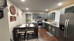 Micro-ondas, fogão, cooktop, lava-louças