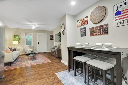 Hillside Home on the KY Bourbon Trail Sleeps 6