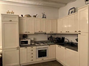 Private kitchen - Cycladic house & garden / beautiful view / close to the sea (Lichnaftia - Dyo Choria)