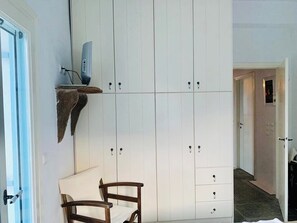 Interior - Cycladic house & garden / beautiful view / close to the sea (Lichnaftia - Dyo Choria)