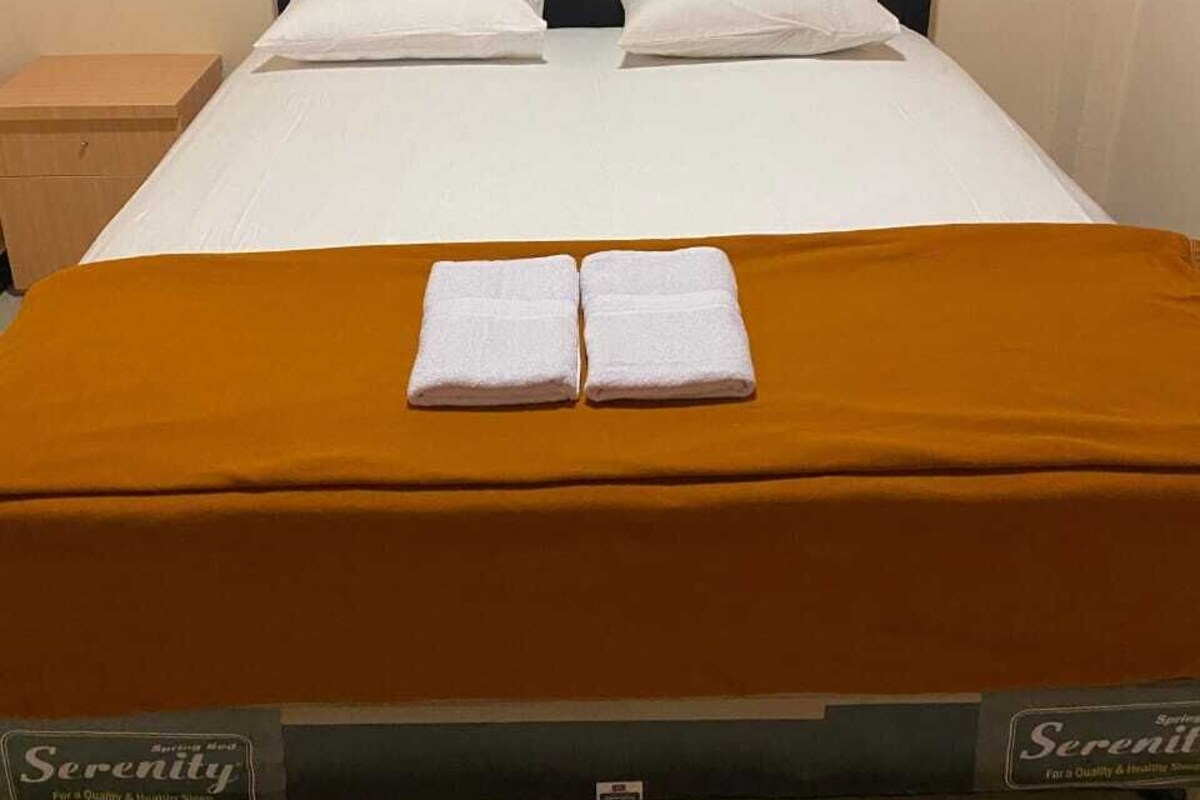 Deluxe Double Room | Desk, laptop workspace, WiFi (free), bed sheets