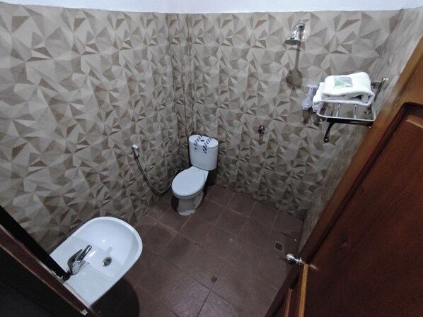 Standard Double Room, City View | Bathroom
