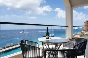 Outdoor dining - Majestic 2-Bed Ocean View Penthouse by Bocobay (Willemstad)