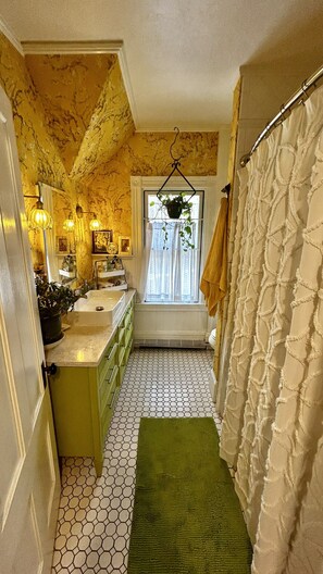 Bathroom - Walking distance to downtown, 3-bedroom vintage cottage w/breezy front porch (Camden)