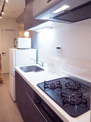 Fridge, microwave, electric kettle, cookware/dishes/utensils - Triphome Sugamo Label (Toshima City)