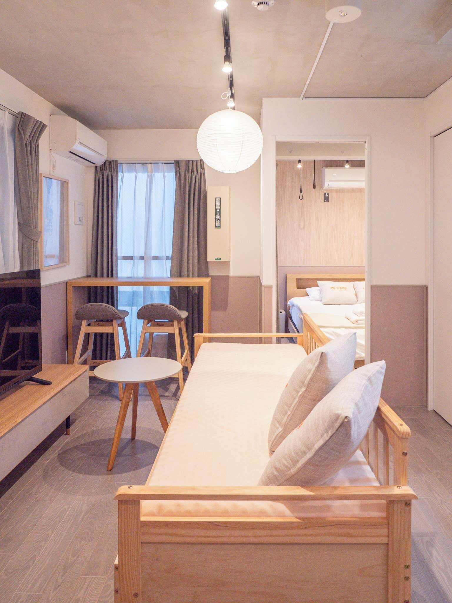 Desk, iron/ironing board, WiFi, bed sheets