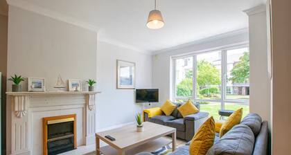 Central Limerick Apartment –Bright 4BR Near Campus
