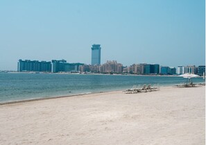 Beach - Palm View Flat at Beachvista (Dubai)