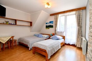 ベーシック トリプルルーム バルコニー マウンテンビュー