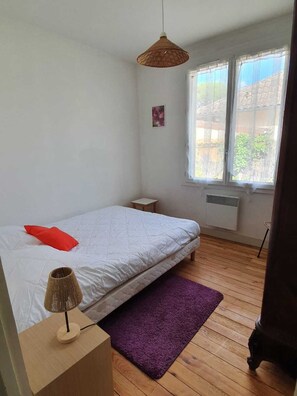 3 habitaciones y tabla de planchar con plancha 