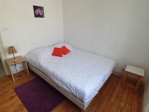 3 habitaciones y tabla de planchar con plancha 
