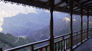 Suite Familiale, 2 chambres, vue colline | Enceinte de l’hébergement