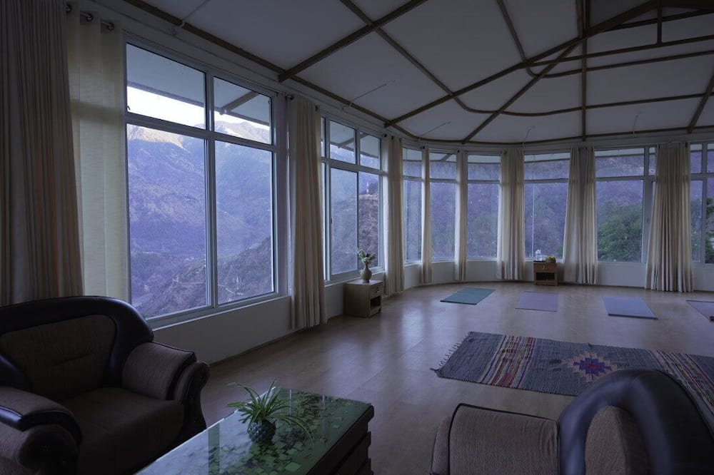 Saalak Suites On HIlltop