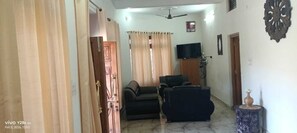 Living area - Saalak Suites On HIlltop  (Ukhimath)