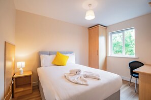 4 bedrooms, iron/ironing board, WiFi, bed sheets - Bright Family Apt in Limerick (Limerick)