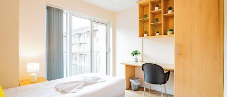 4 bedrooms, iron/ironing board, WiFi, bed sheets