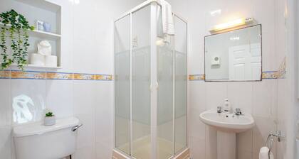 Bright Family Apt in Limerick