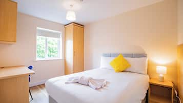 4 quartos, ferros/tábuas de passar roupa, Wi-Fi, roupa de cama