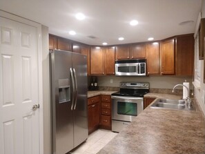 Private kitchen - Large, Great View, Fully Furnished, Luxury 3bd 2 bath Lake of the Ozarks condo (Lake Ozark)