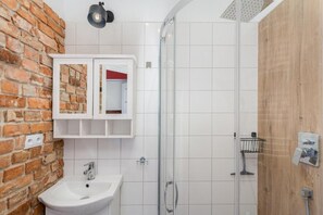 Appartement, uitzicht op tuin | Badkamer