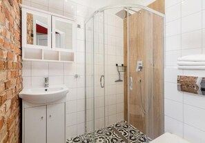 Appartement, uitzicht op tuin | Badkamer