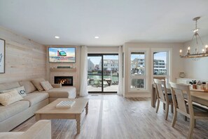 TV - Runaway Bay 525 by Seaside Vacations & Sales (Ocean City)