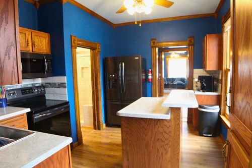 Newly Opened 4 BR Historic Home. 1 Block to Lake Pepin. Dog-Friendly & Sleeps 10