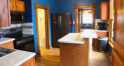Newly Opened 4 BR Historic Home. 1 Block to Lake Pepin. Dog-Friendly & Sleeps 10