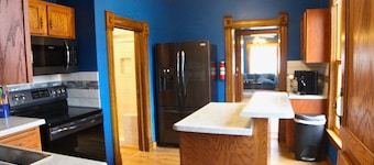 Newly Opened 4 BR Historic Home. 1 Block to Lake Pepin. Dog-Friendly & Sleeps 10
