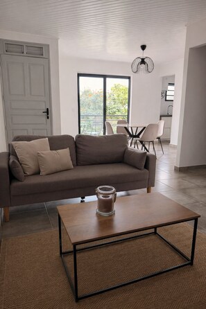 Living area - Appartement Lagoon Moderne - Terrace - 5 min Marina du Marin (Le Marin)