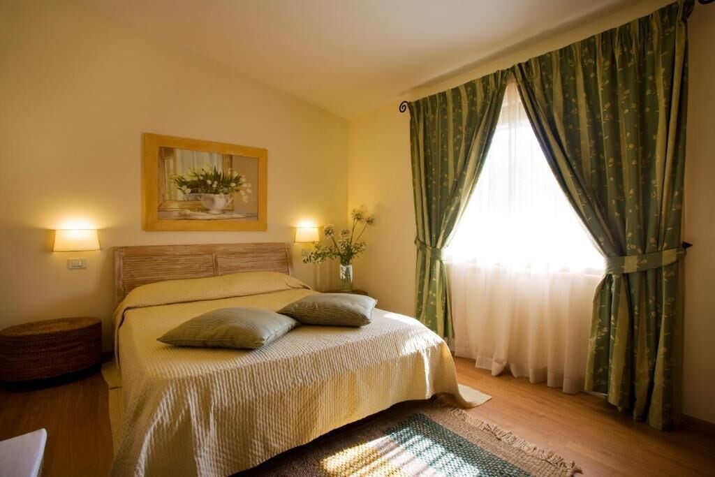 Classic-Doppelzimmer, Blick auf den Innenhof | Zimmersafe, kostenloses WLAN