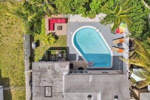 Pool - Luxury Paradise Villa with Heated Pool Near the Beach (Hallandale Beach)