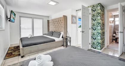 New Paradise Villa with Heated Pool and BBQ Near the Beach