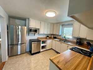 Private kitchen - Camden Hills Retreat-Near Lake, Trails, Dog Friendly (Lincolnville)